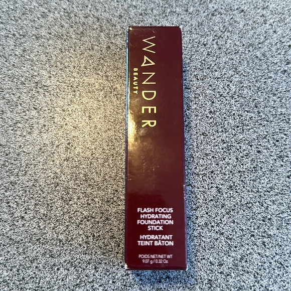 Wander Beauty Flash Focus Hydrating Foundation  Stick Golden Medium - Picture 3 of 5